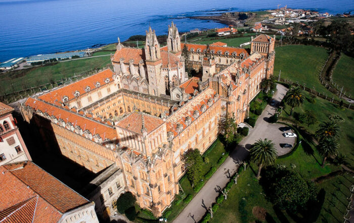 ¿Qué menciones tiene el Grado Oficial en Estudios Hispánicos?